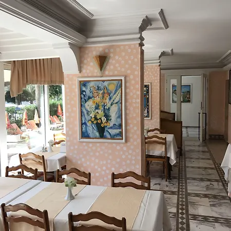 Blue Yacht Marina Aparthotel 3*