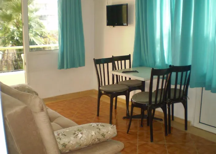 Blue Yacht Marina アパートホテル