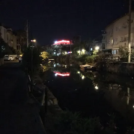 Blue Yacht Marina 말마리스