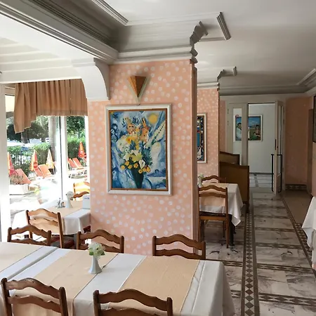 Blue Yacht Marina 말마리스